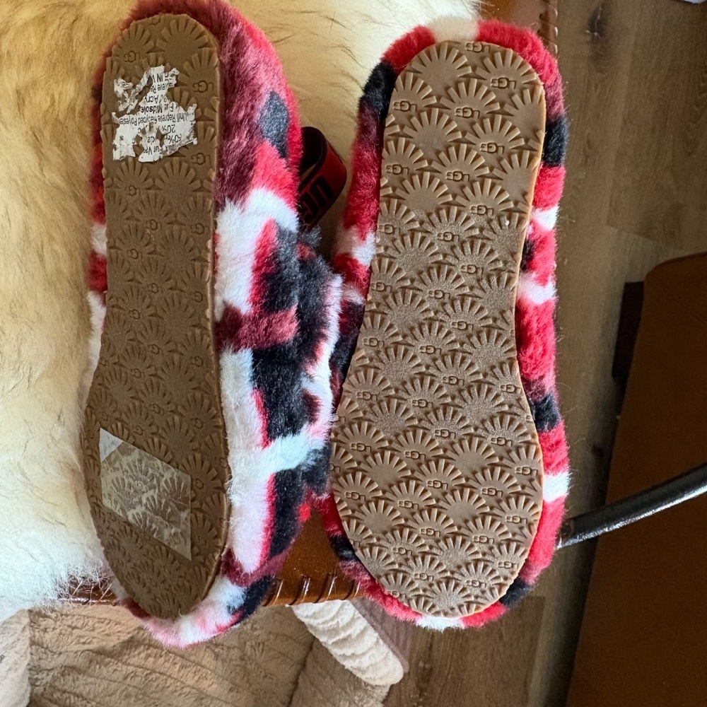 UGG COA Youth ''Plaid Punk Red'' Fluff Yeah Slide Slippers Size 4 - Picture 10 of 15
